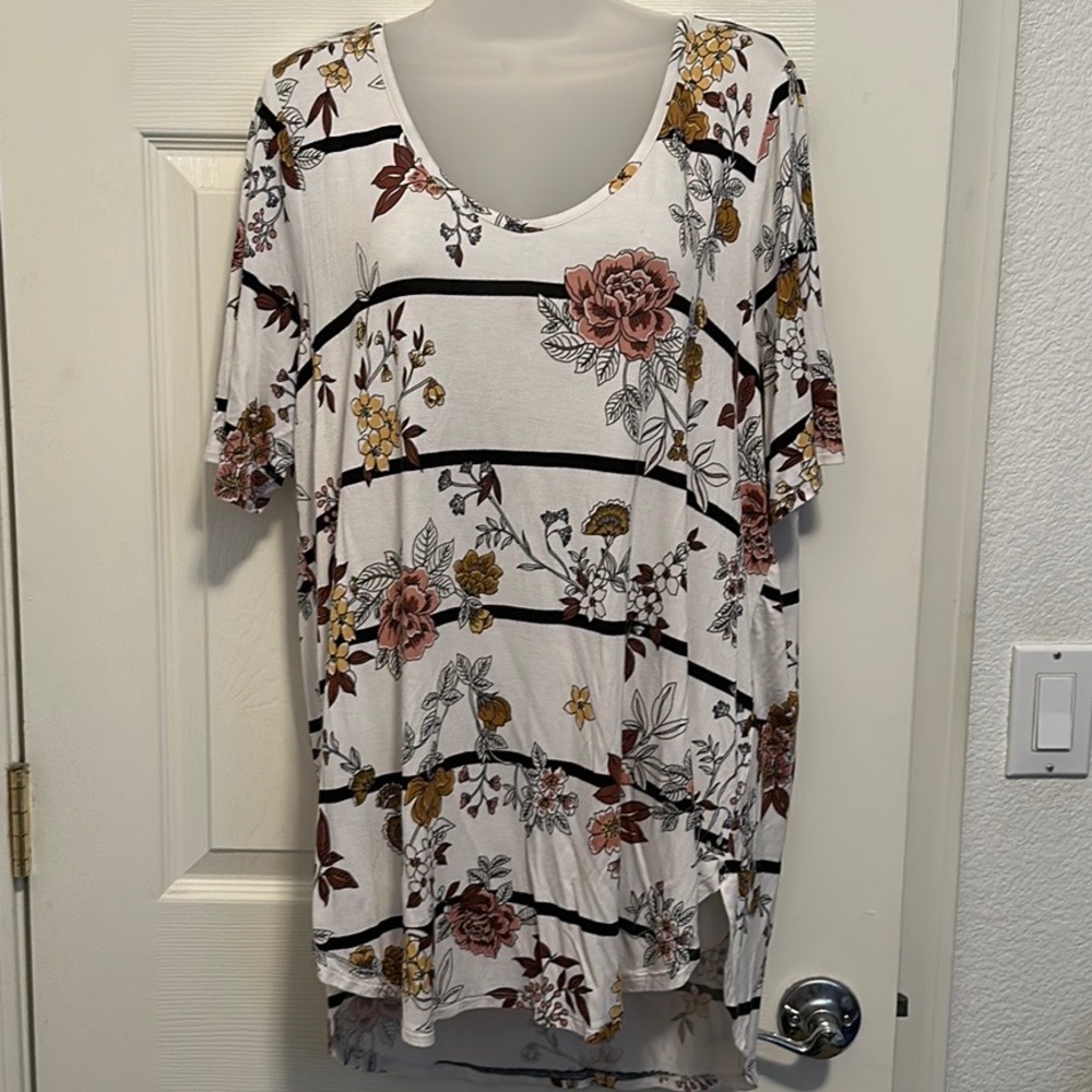🌻 Maurice’s Floral Stripe Top 1X